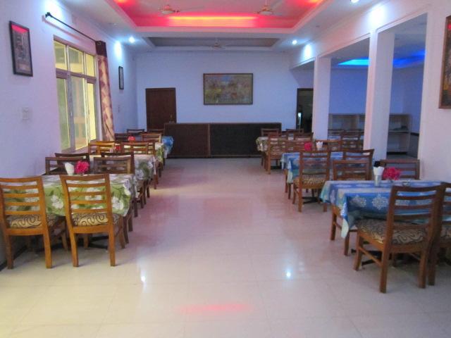 Hotel Surya Khajurāho Exteriör bild